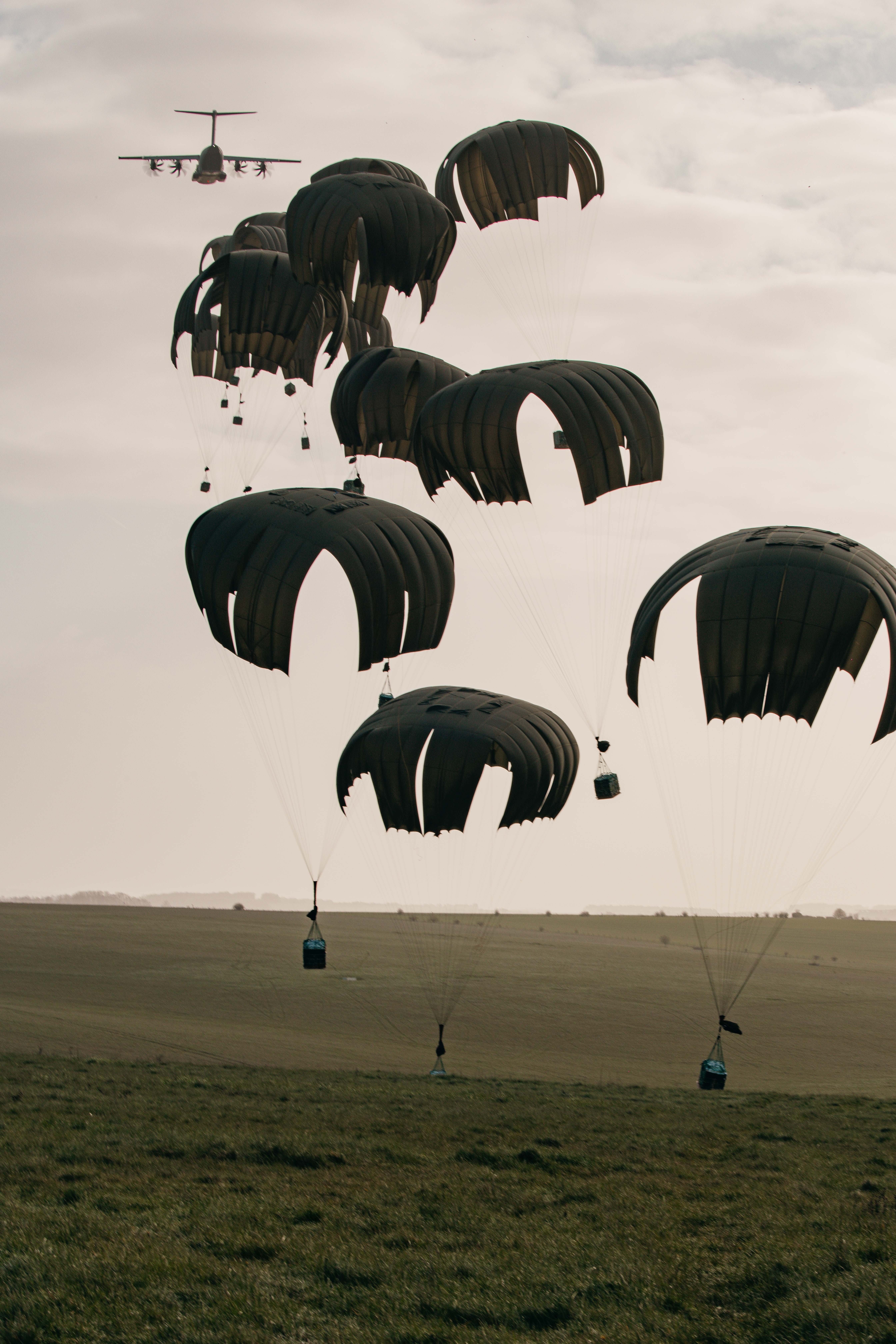 Army and RAF demonstrate joint airborne capability | British Army