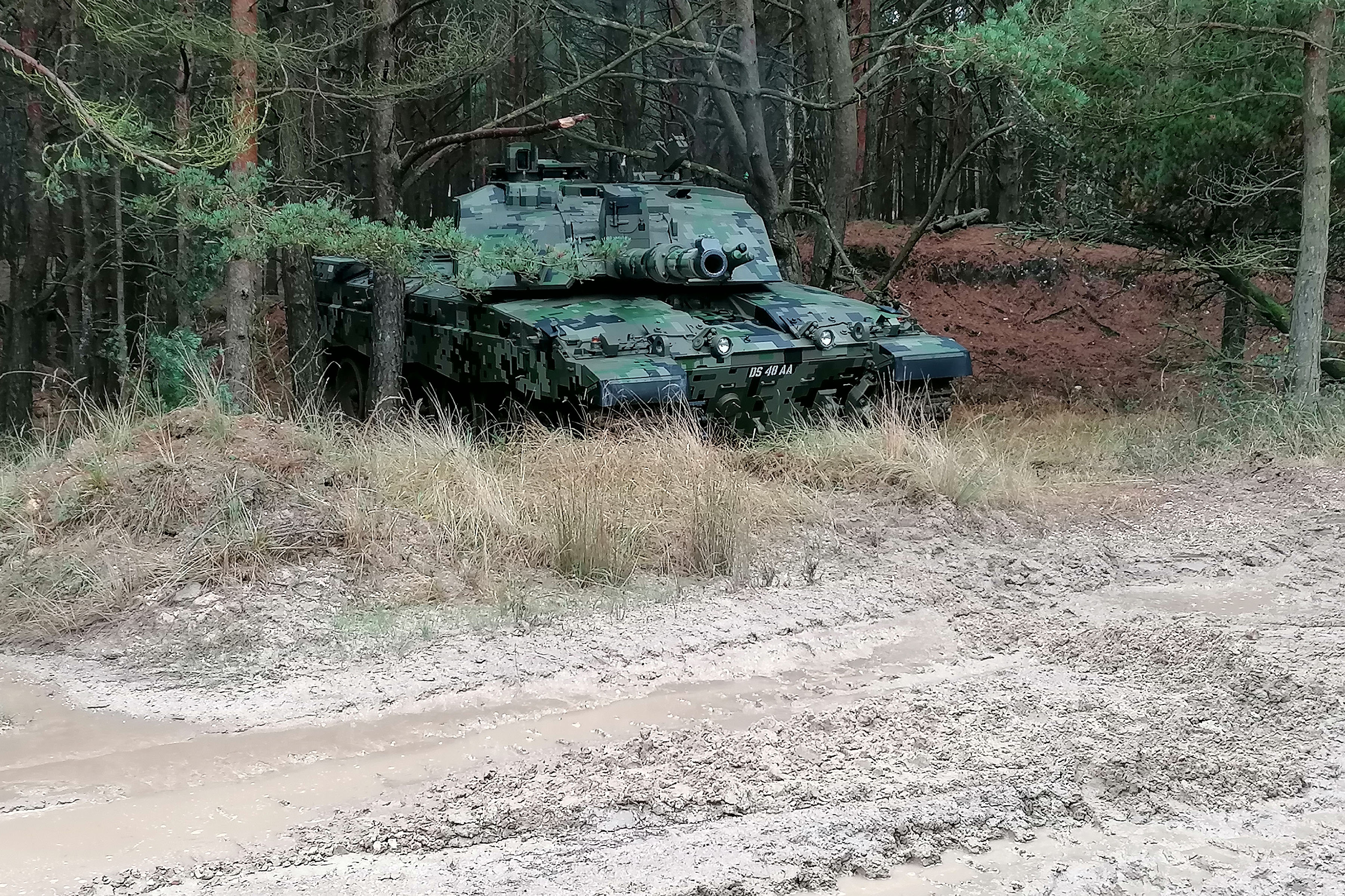 Soldiers Help Develop Next Generation Tank Camouflage The British Army Apohq Official 20201120 003 114950