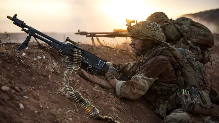 Des sapeurs du 22 Regiment, Royal Engineers en Translavya en 2014. Une GT 70 est visible au premier plan. Des sapeurs du 22 Regiment, Royal Engineers en Translavya en 2014. Une GT 70 est visible au premier plan.