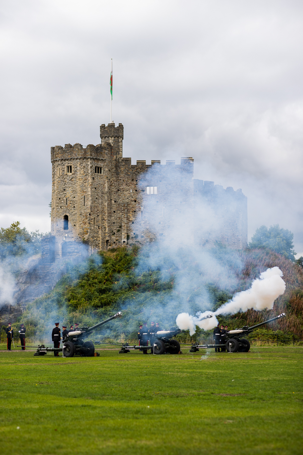Army gun salutes herald Proclamation of the new King The British Army