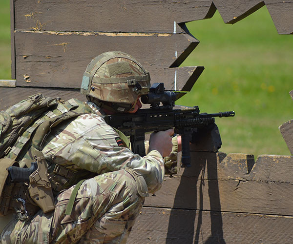 4RIFLES-2.jpg