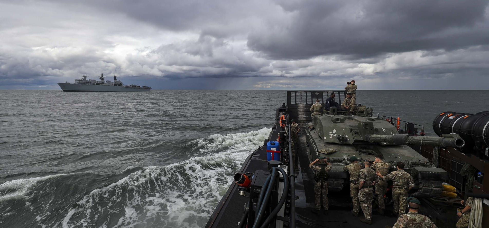 Challenger 2 Takes To The Waves The British Army