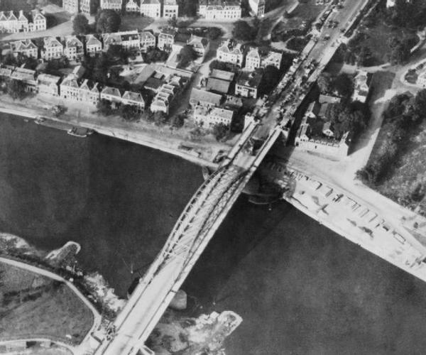 Aerial_view_of_the_bridge_over_the_Neder_Rijn,_Arnhem.jpg